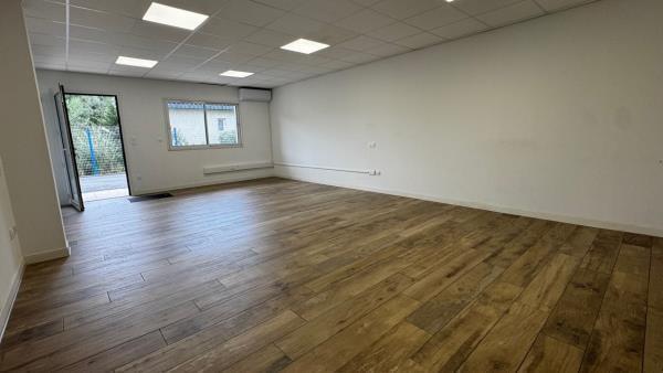 Plus de détails pour Local commercial à vendre