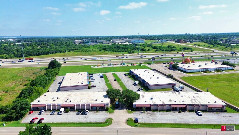 605 E Palace Pky, Grand Prairie, TX à louer - Photo de l’immeuble – Image 1 sur 4