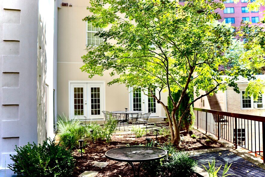 4600 N Park Ave, Chevy Chase, MD à louer - Photo de l’immeuble – Image 2 sur 13