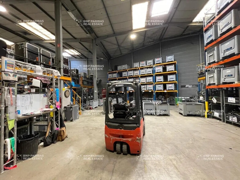 Local d’activités dans Saint-Jeannet à louer - Photo de l’immeuble – Image 2 sur 9