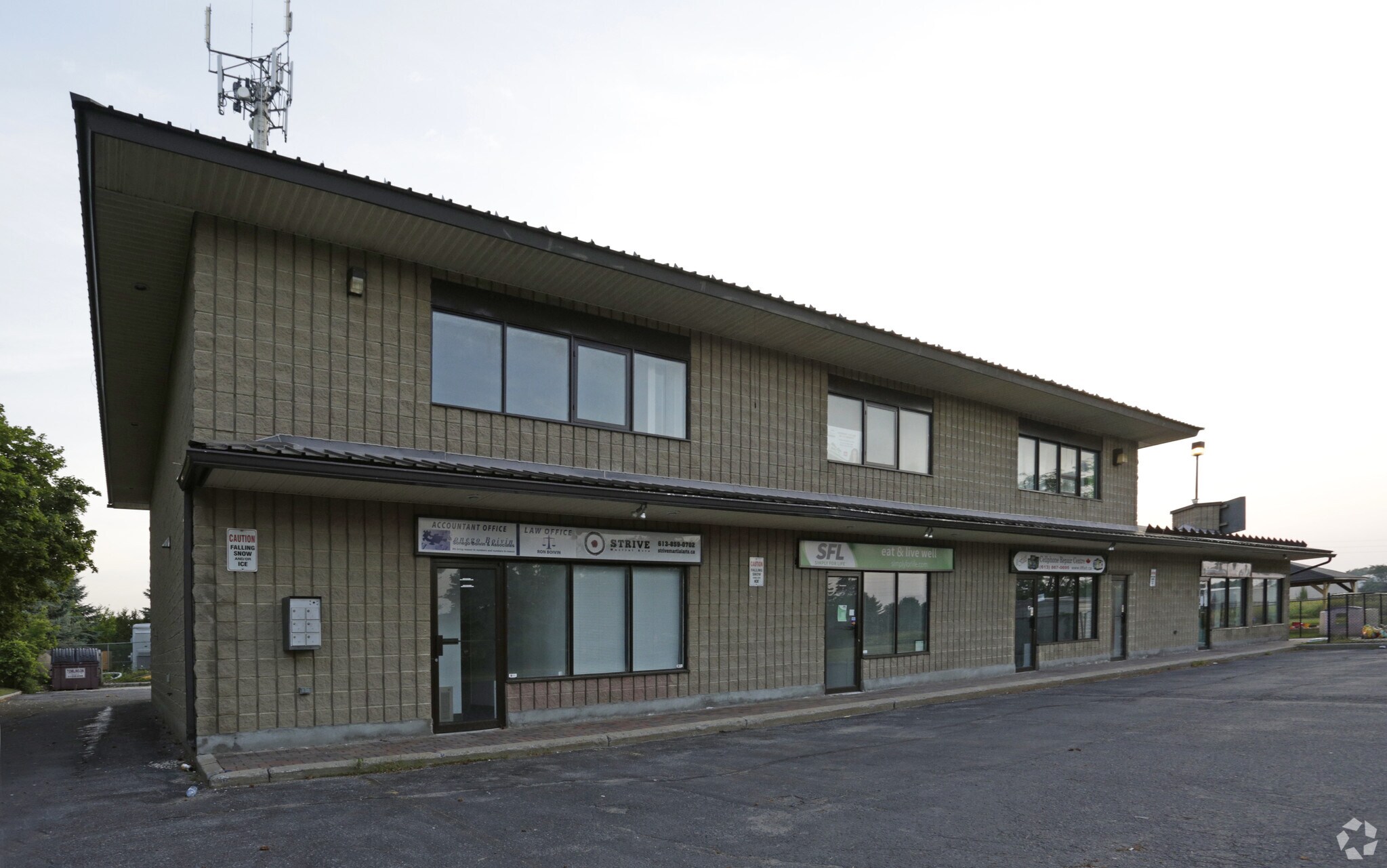 80 Terence Matthews Cres, Ottawa, ON à louer Photo principale– Image 1 sur 6