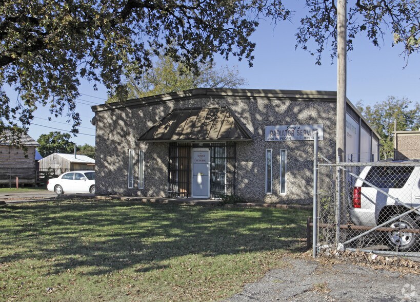 206 Pecan St, Arlington, TX à louer - Photo de l’immeuble – Image 3 sur 10