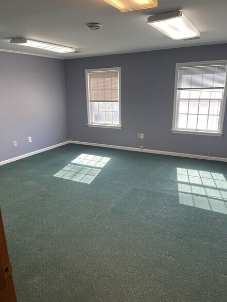 440 Route 513, Califon, NJ à louer - Photo de l’immeuble – Image 2 sur 4
