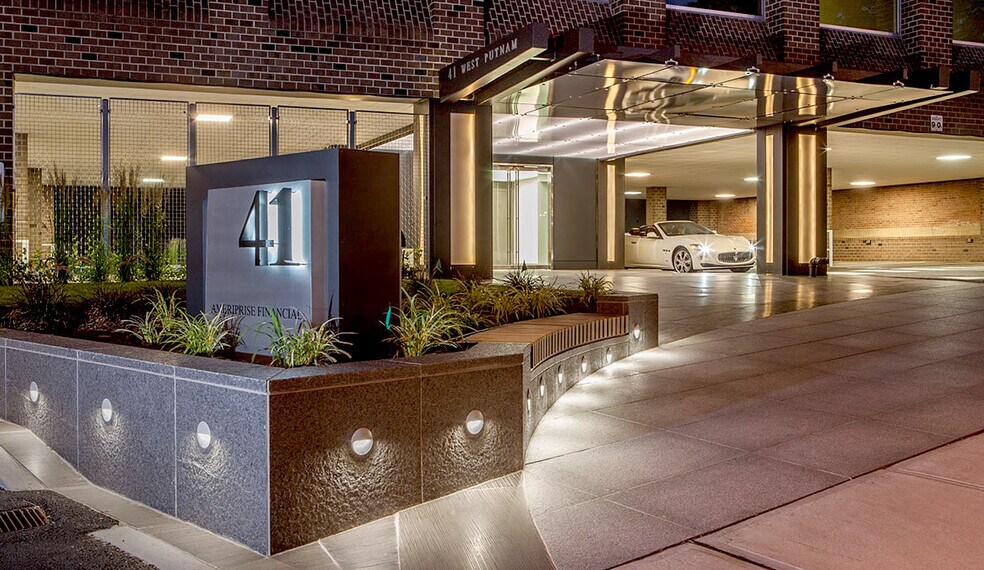 41 W Putnam Ave, Greenwich, CT à louer - Photo de l’immeuble – Image 3 sur 8