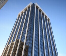 715 5 Ave SW, Calgary, AB à louer Photo de l’immeuble– Image 1 sur 7