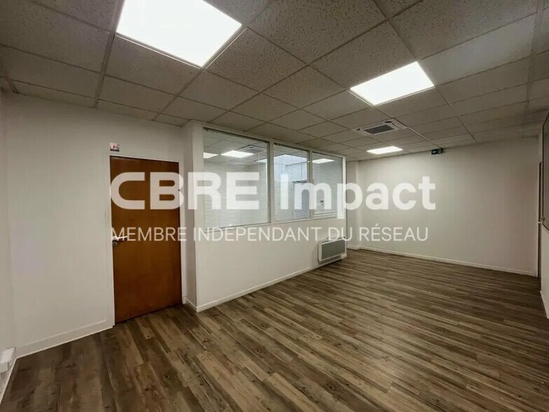 Bureau dans Reims à louer - Photo de l’immeuble – Image 2 sur 11