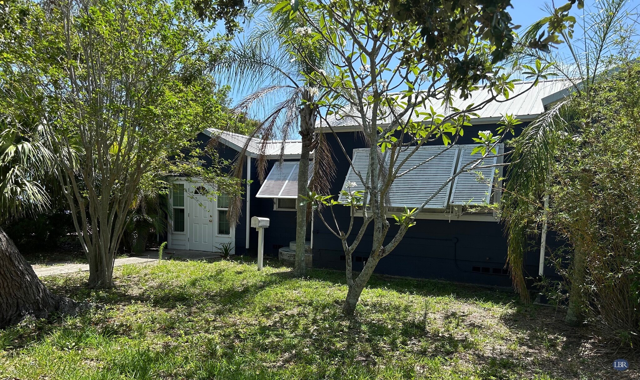 141 N Orlando Ave, Cocoa Beach, FL à vendre Photo principale– Image 1 sur 8