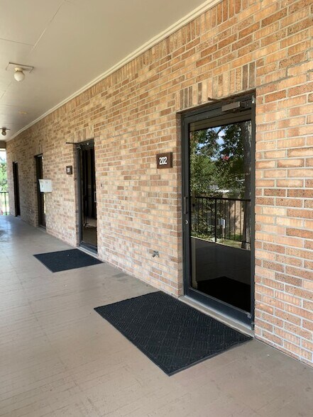 733 E Airport Ave, Baton Rouge, LA à louer - Photo de l’immeuble – Image 3 sur 3