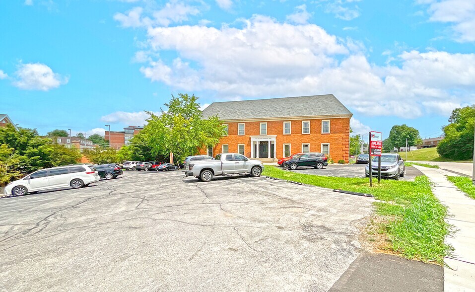 1025 Dove Run Rd, Lexington, KY à louer - Photo de l’immeuble – Image 2 sur 8