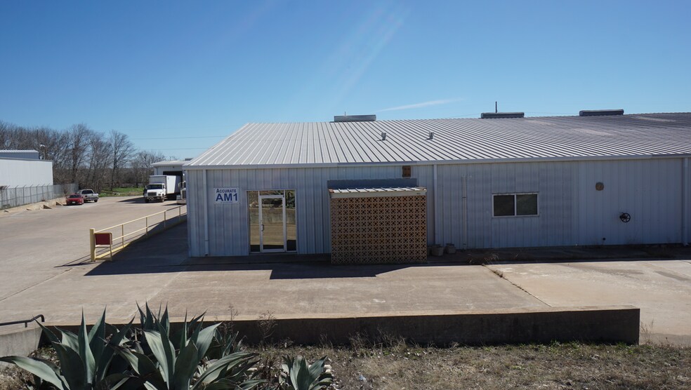 207 Allison, Taylor, TX à vendre - Photo de l’immeuble – Image 2 sur 13