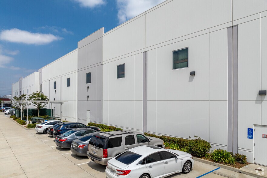 6027 Bandini Blvd, Commerce, CA à louer - Photo de l’immeuble – Image 2 sur 8