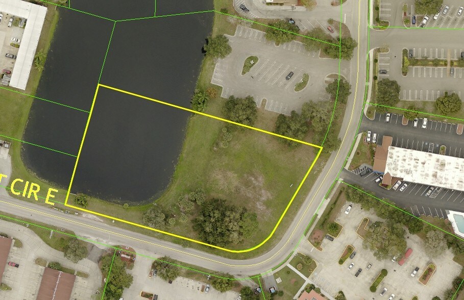 647 67th Street Cir E, Bradenton, FL à vendre - Photo principale – Image 1 sur 24