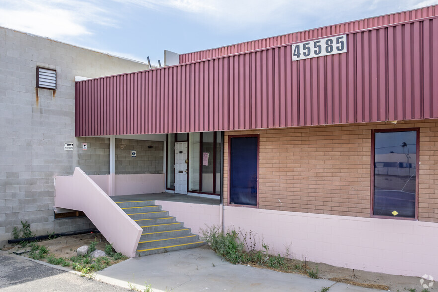 45585 Commerce St, Indio, CA à louer - Photo de l’immeuble – Image 1 sur 9