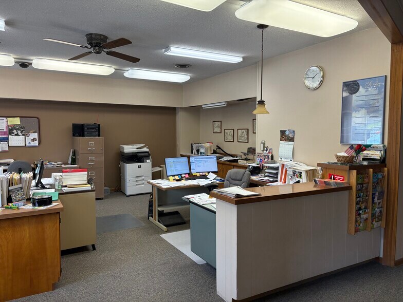 415 Broad Ave, Stanton, IA à vendre - Photo de l’immeuble – Image 2 sur 30