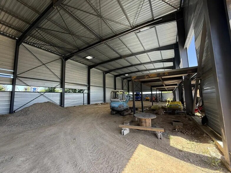 Local d’activités dans Ennery à louer - Photo de l’immeuble – Image 2 sur 5