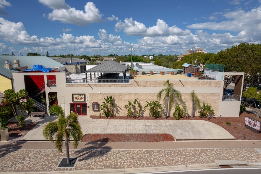 1023 SE 47th Ter, Cape Coral, FL à vendre - Photo de l’immeuble – Image 3 sur 14