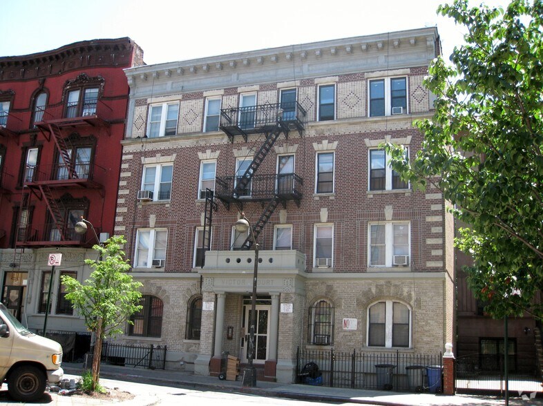 966 Saint Marks Ave, Brooklyn, NY à vendre - Photo principale – Image 1 sur 2