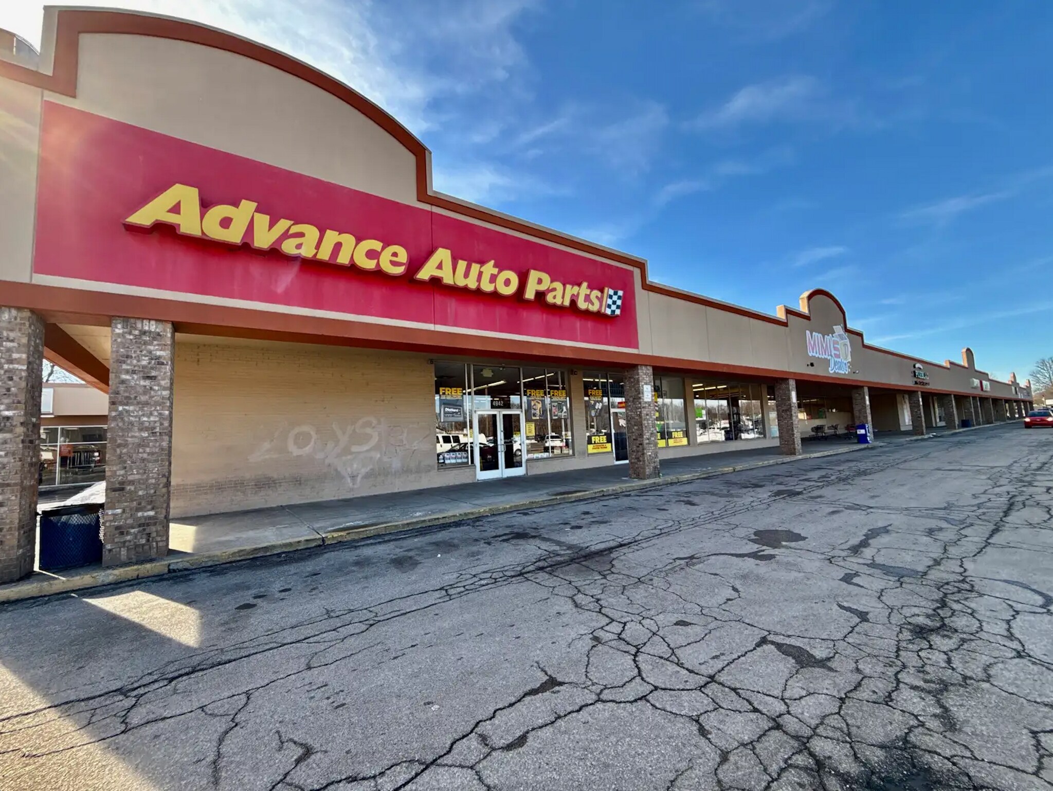 4930 Poplar Level Rd, Louisville, KY à louer Photo principale– Image 1 sur 3