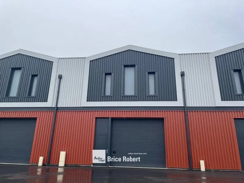 Local d’activités dans Pont-de-Chéruy à louer Photo de l’immeuble– Image 1 sur 7