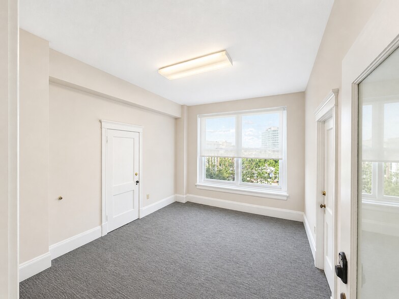 1023 W Manatee Ave, Bradenton, FL à louer - Photo de l’immeuble – Image 3 sur 12