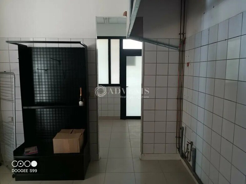 Bureau dans  à louer - Photo de l’immeuble – Image 3 sur 4