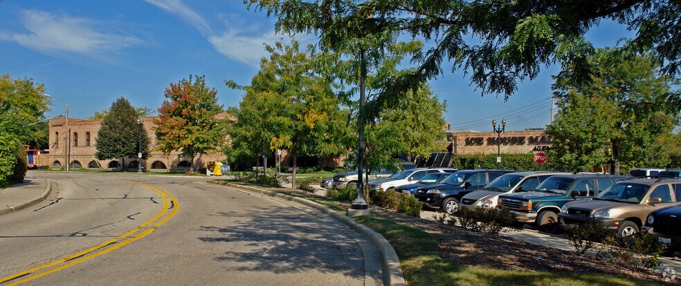 200 Applebee St, Barrington, IL à vendre - Photo de l’immeuble – Image 2 sur 13
