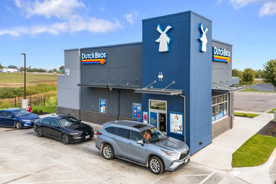 325 E Russell Ave, Warrensburg, MO à vendre - Photo de l’immeuble – Image 2 sur 6