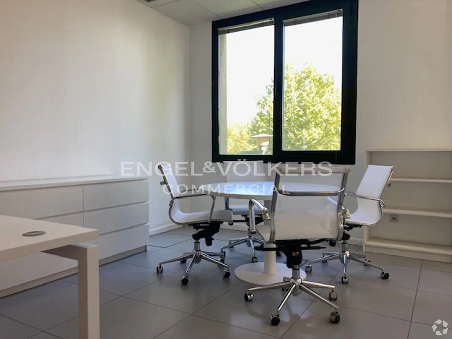 Bureau dans Las Rozas de Madrid, Madrid à louer Photo intérieure– Image 1 sur 8