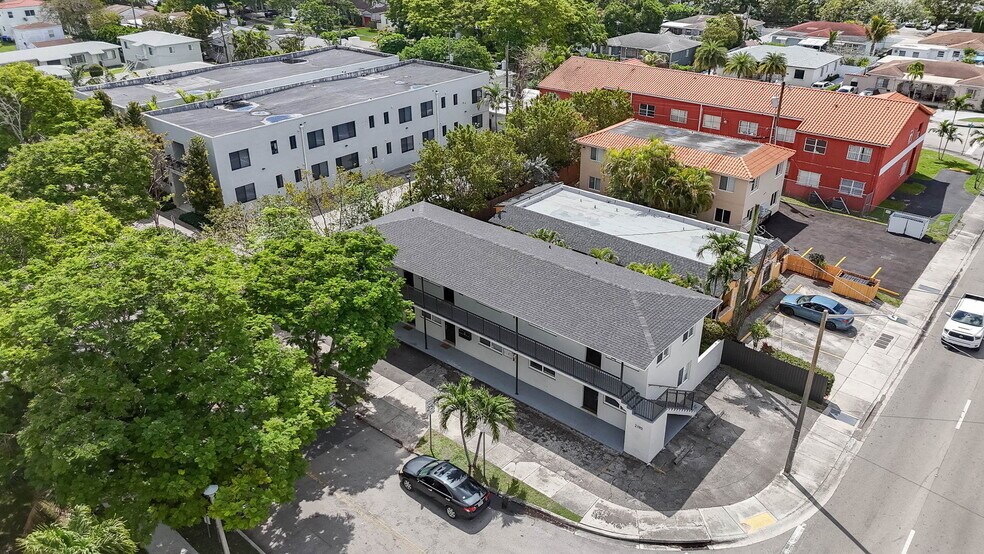 2190 SW 14th Ter, Miami, FL à vendre - Photo de l’immeuble – Image 2 sur 52
