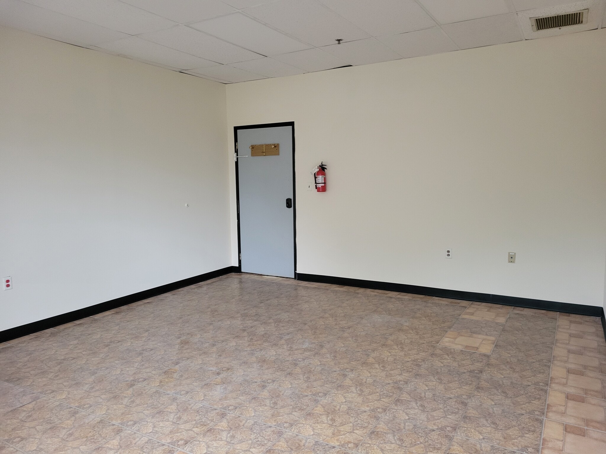 15 Ackerman Ave, Clifton, NJ à louer Photo intérieure– Image 1 sur 3