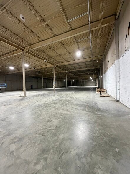 2800 Tucker St, Burlington, NC à louer - Photo intérieure – Image 2 sur 10