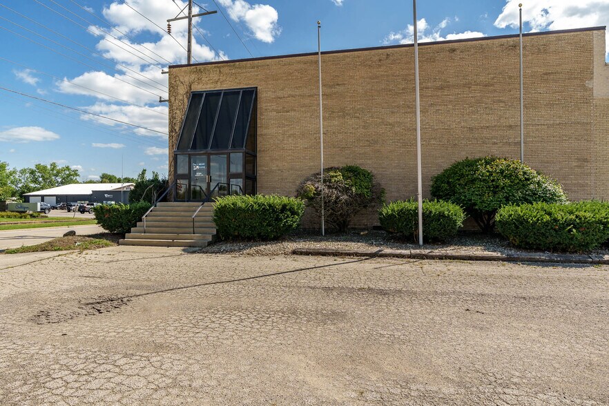 6320 Material Ave, Loves Park, IL à vendre - Photo de l’immeuble – Image 3 sur 50
