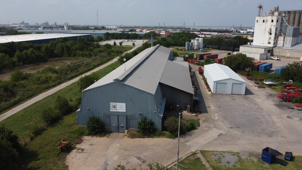 1901 Terminal Rd, Fort Worth, TX à louer - Photo de l’immeuble – Image 2 sur 13