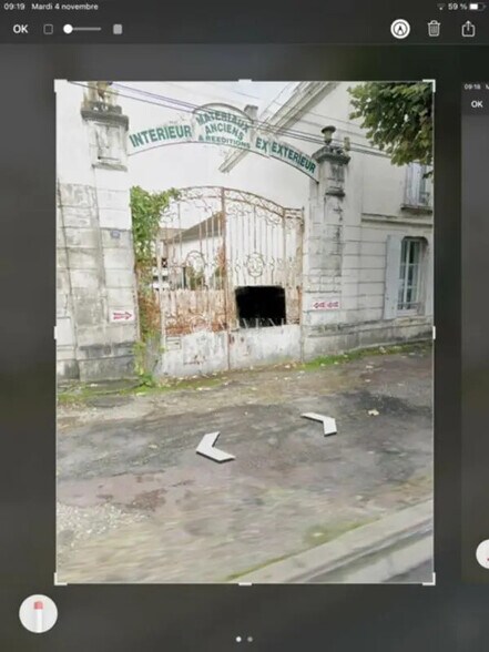 Local d'activités dans SAINT-JEAN-D'ANGELY à vendre - Photo de l’immeuble – Image 1 sur 3