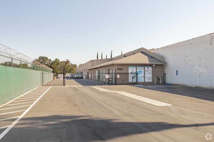 4740 Myrtle Ave, Sacramento, CA à louer - Photo de l’immeuble – Image 3 sur 11