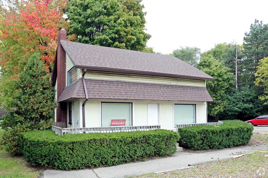 3135 E Highland Rd, Highland Township, MI à vendre - Photo de l’immeuble – Image 2 sur 2
