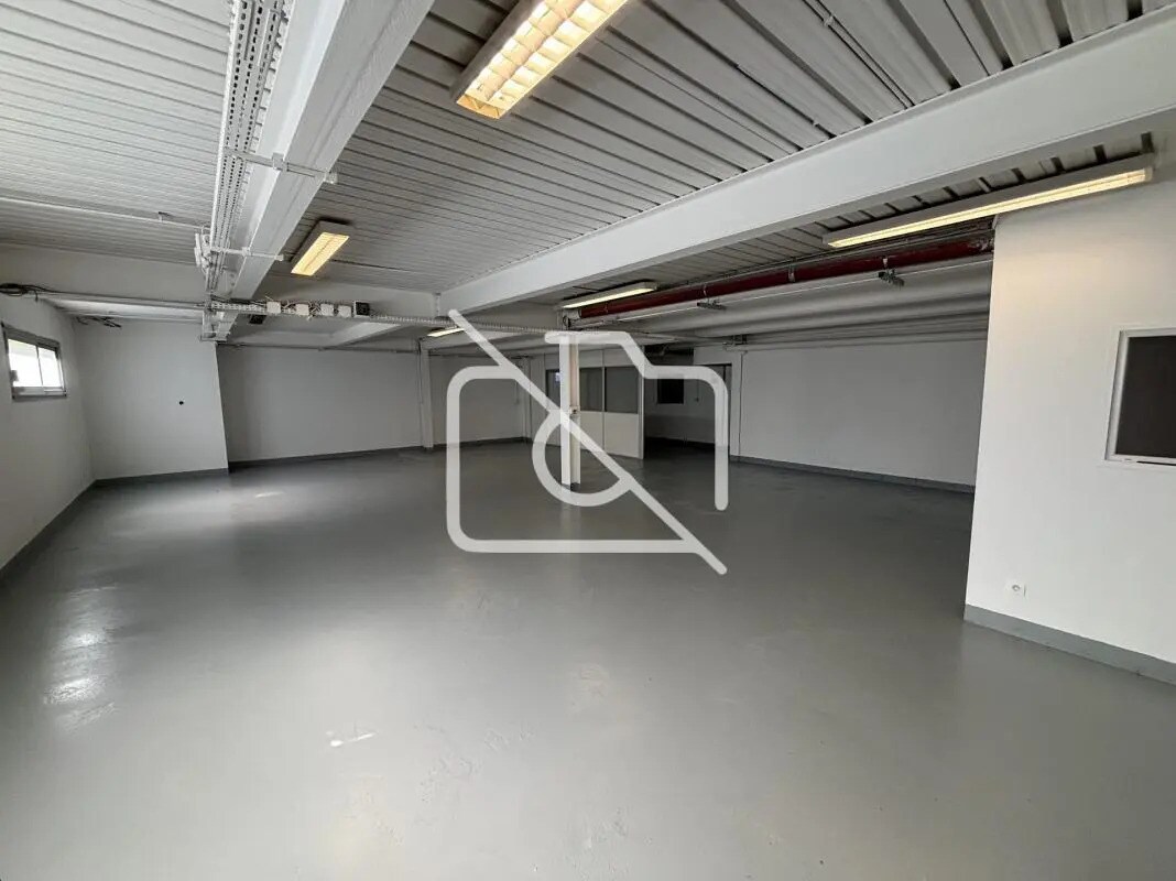 Industriel/Logistique dans Les Ulis à louer Photo de l’immeuble– Image 1 sur 9