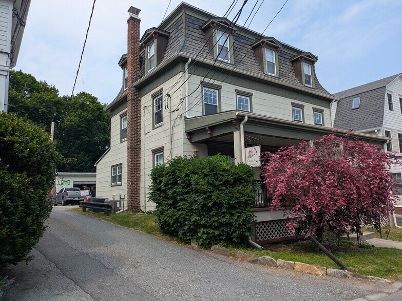 13 Edgemont Rd, Katonah, NY à vendre - Photo principale – Image 1 sur 3