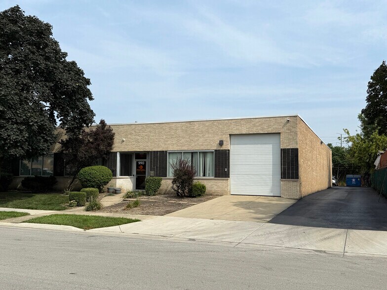 990 Criss Cir, Elk Grove Village, IL à louer - Photo de l’immeuble – Image 2 sur 13
