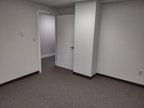 801 W Bay Dr, Largo, FL à louer Photo intérieure– Image 1 sur 12