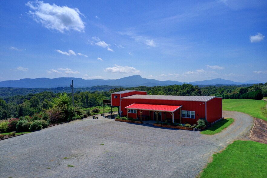 1426 Peter Mabe Rd, Danbury, NC à vendre - Photo principale – Image 2 sur 22