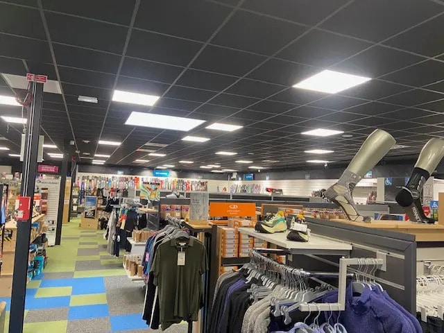 Local commercial dans Saint-Priest à louer - Photo intérieure – Image 3 sur 4