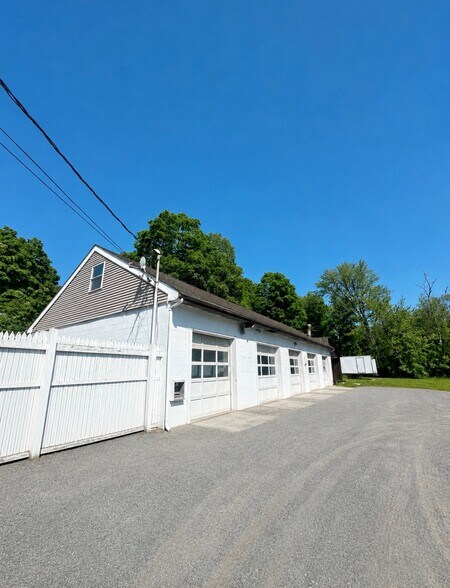 1777 Route 44, Pleasant Valley, NY à vendre - Photo de l’immeuble – Image 2 sur 4