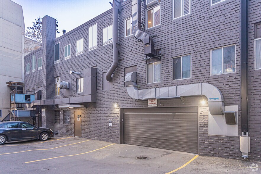 12411-12421 Stony Plain Rd NW, Edmonton, AB à louer - Photo de l’immeuble – Image 3 sur 6