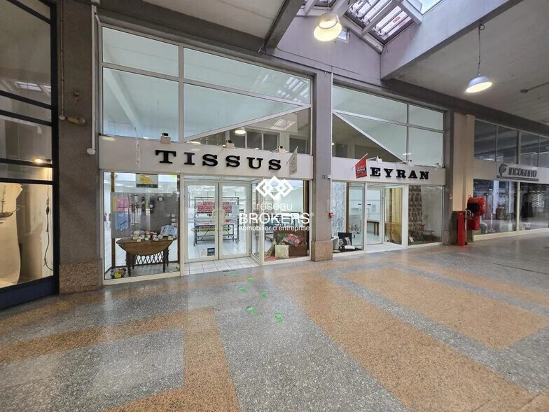 Local commercial dans Oyonnax à vendre - Photo de l’immeuble – Image 1 sur 13