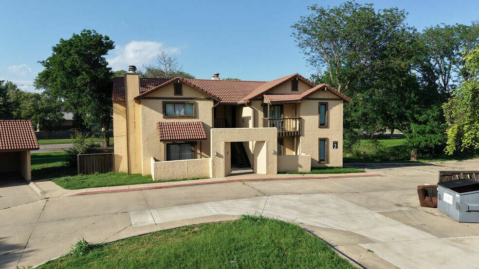 1625 S Longford Ln, Wichita, KS à vendre - Photo de l’immeuble – Image 2 sur 10