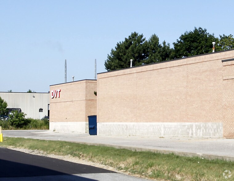 5570 Kennedy Rd, Mississauga, ON à louer - Photo de l’immeuble – Image 2 sur 2