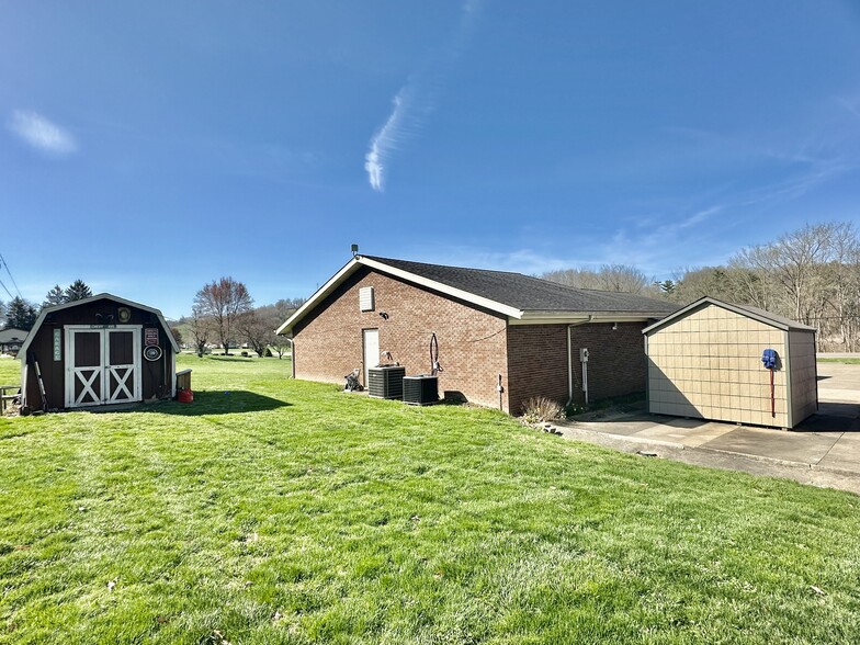 7041 State Route 800 SE, Uhrichsville, OH à vendre - Photo de l’immeuble – Image 3 sur 14