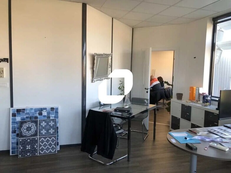 Bureau dans Corbas à louer - Photo de l’immeuble – Image 2 sur 9