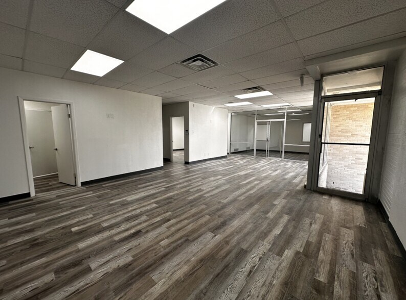 1533-1555 Prudential Dr, Dallas, TX à louer - Photo de l’immeuble – Image 3 sur 24